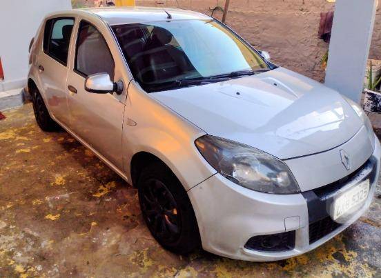 RENAULT SANDERO 1.0 EXPRESSION 16V FLEX 4P MANUAL RENAULT SANDERO 1.0 EXPRESSION 16V FLEX 4P MANUAL